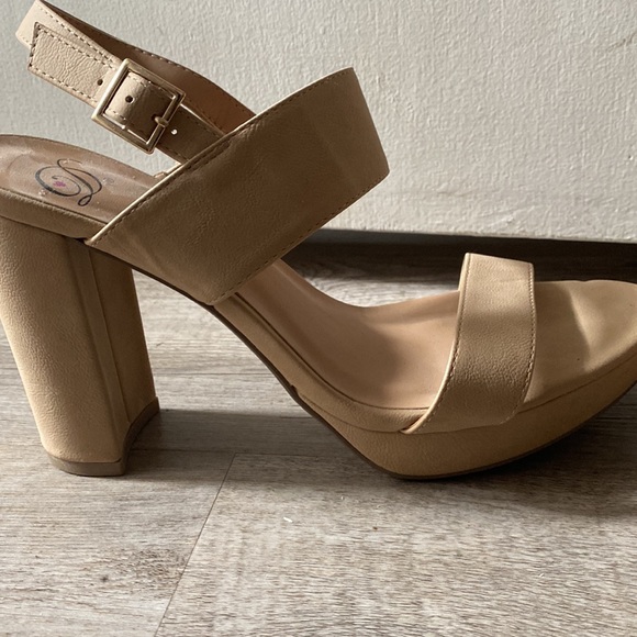 Shoes - Picture 7 of 7